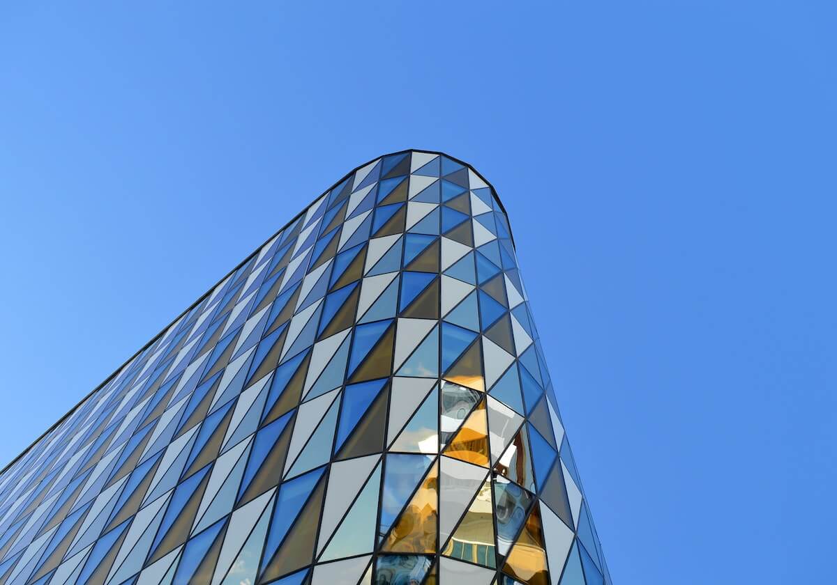 太疯狂！7000万英镑抢人，切尔西、曼联等6豪门疯抢的瑰宝值不值