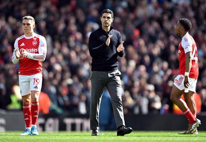 阿森纳又掉链子!近4场3败已丢2冠 44岁塔帅羞愧捂脸:挨了记重拳
